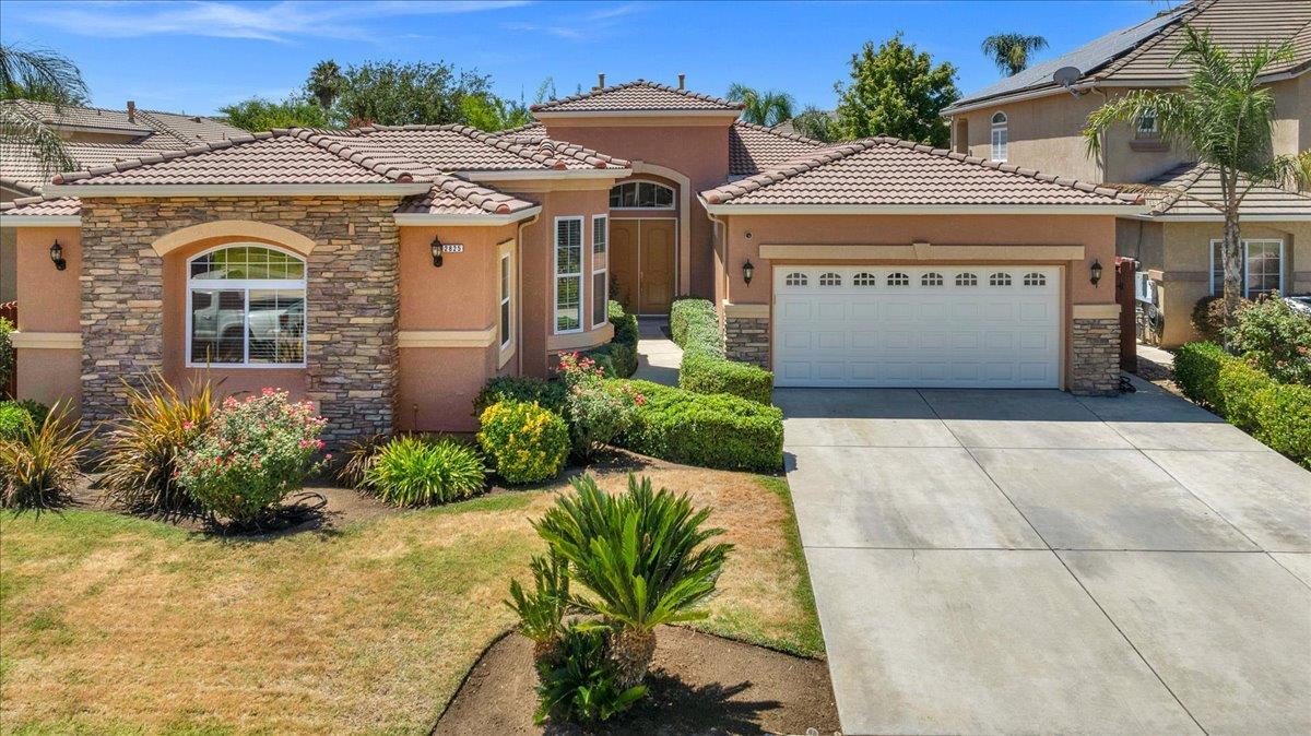Property Photo:  2825 E Quincy Avenue  CA 93720 