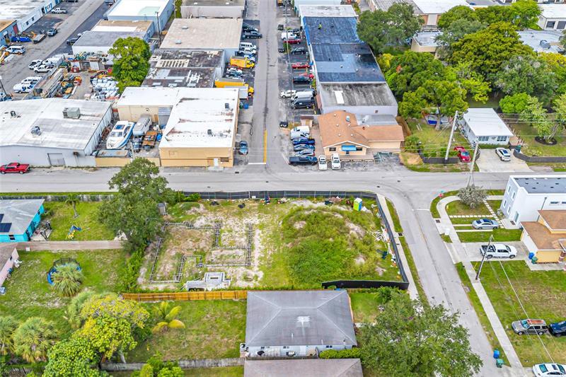 Property Photo: 3250 NE 3rd Ave FL 33334