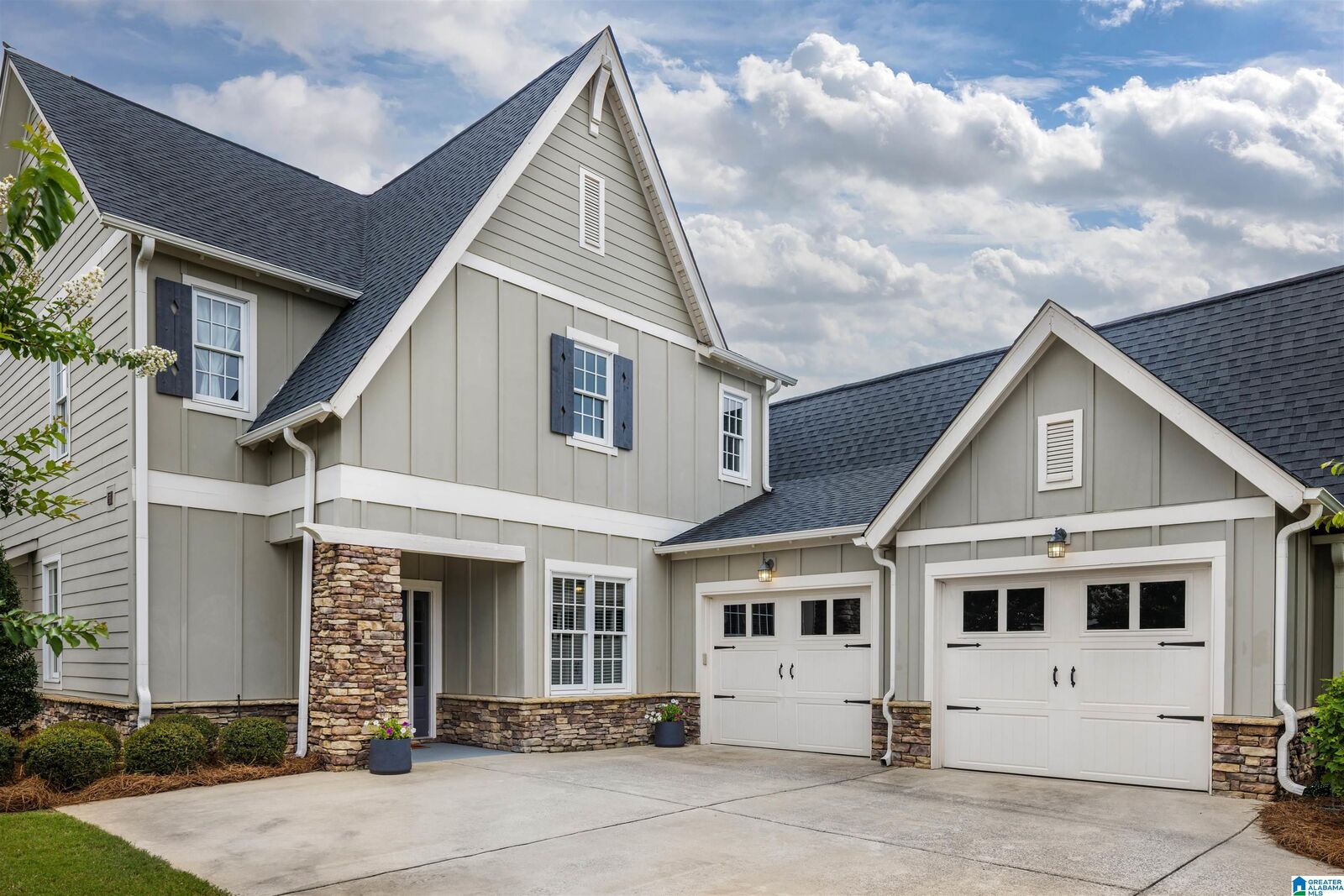 Property Photo: 4895 Ridge Pass AL 35226