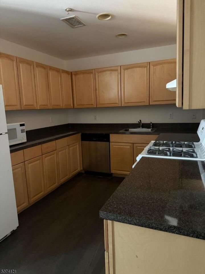 Property Photo:  525 Central Ave, Apt 302  NJ 07090 