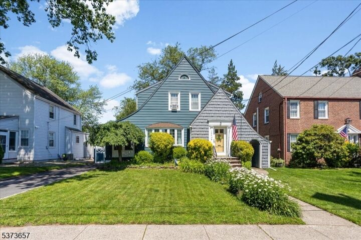 Property Photo:  706 Balsam Way  NJ 07083 