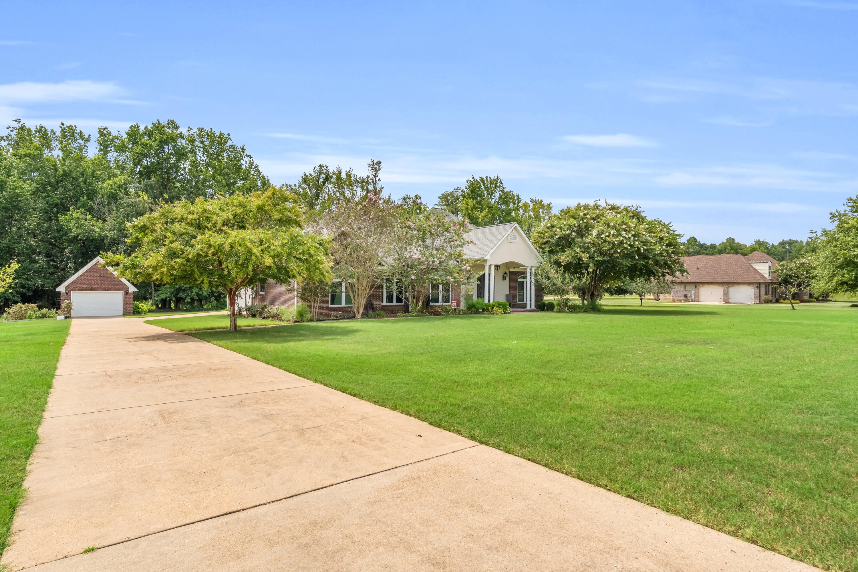 Property Photo: 76 Cobblestone Dr MS 39740