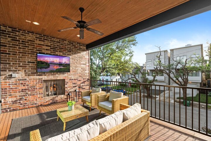 Property Photo:  2621 Greenbriar Drive  TX 77098 
