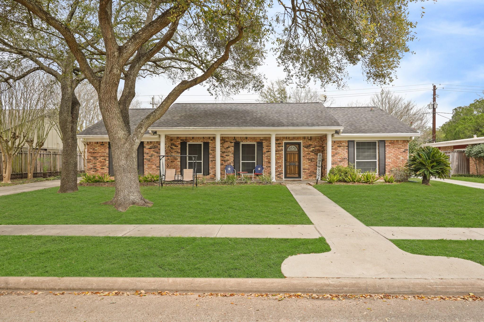 Property Photo:  5618 Bankside Drive  TX 77096 