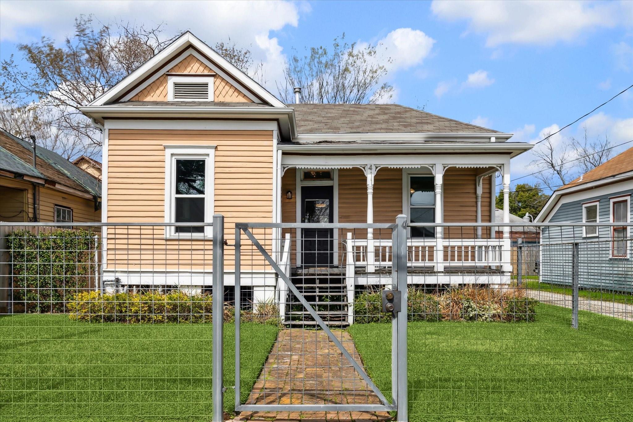 Property Photo: 411 Marie Street TX 77009