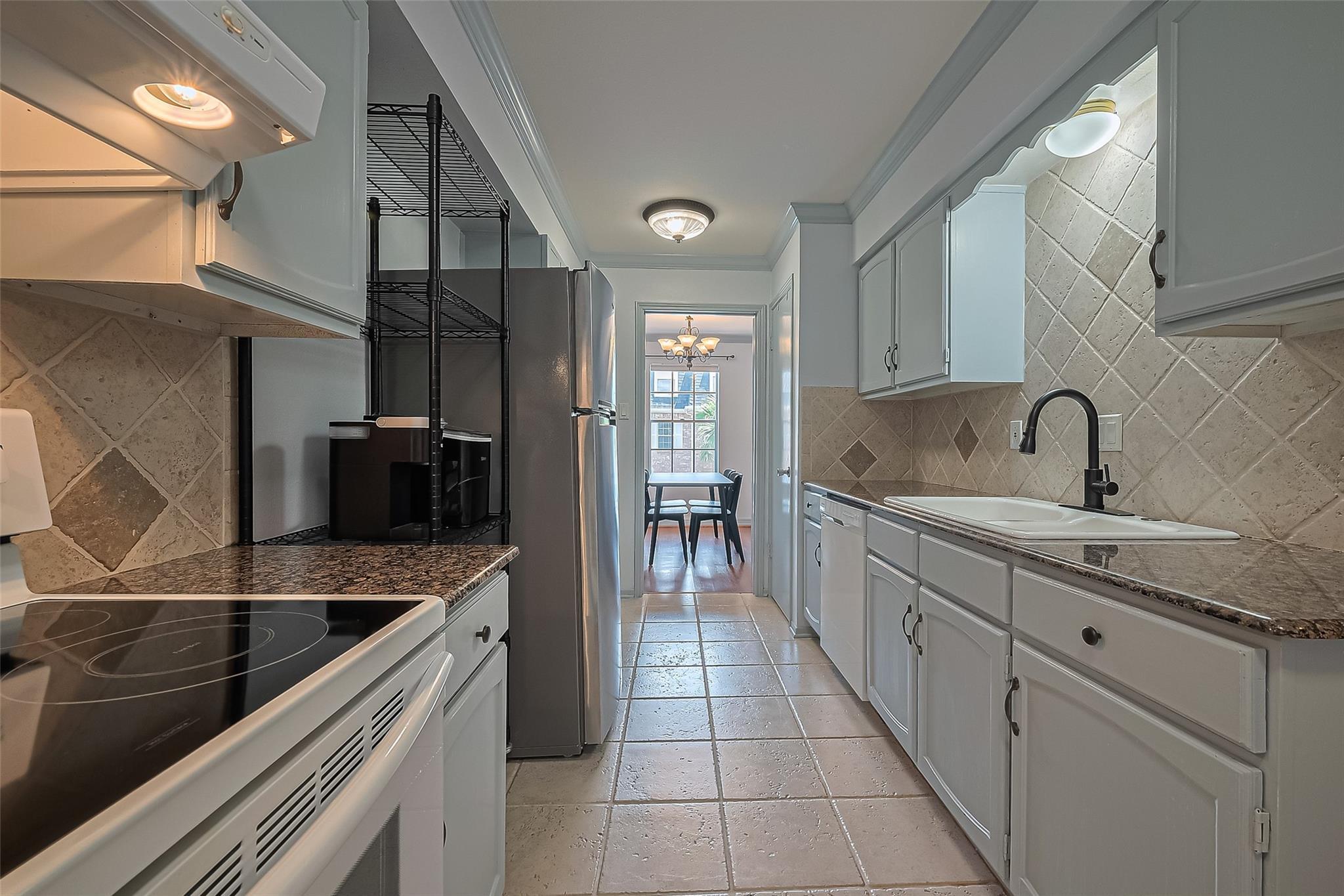 Property Photo:  359 N Post Oak Lane 225  TX 77024 