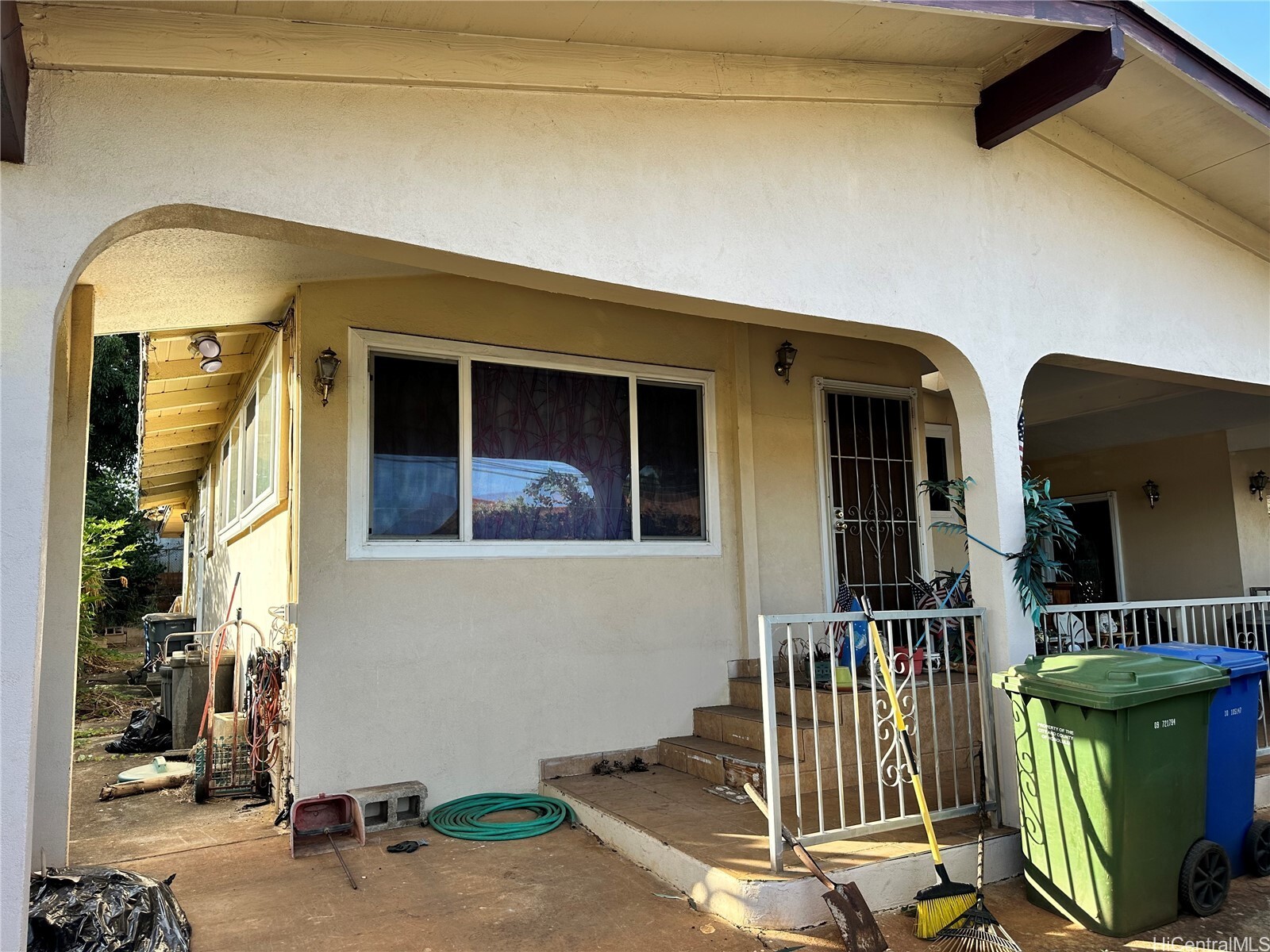 Property Photo:  94-268 Waipahu Street  HI 96797 