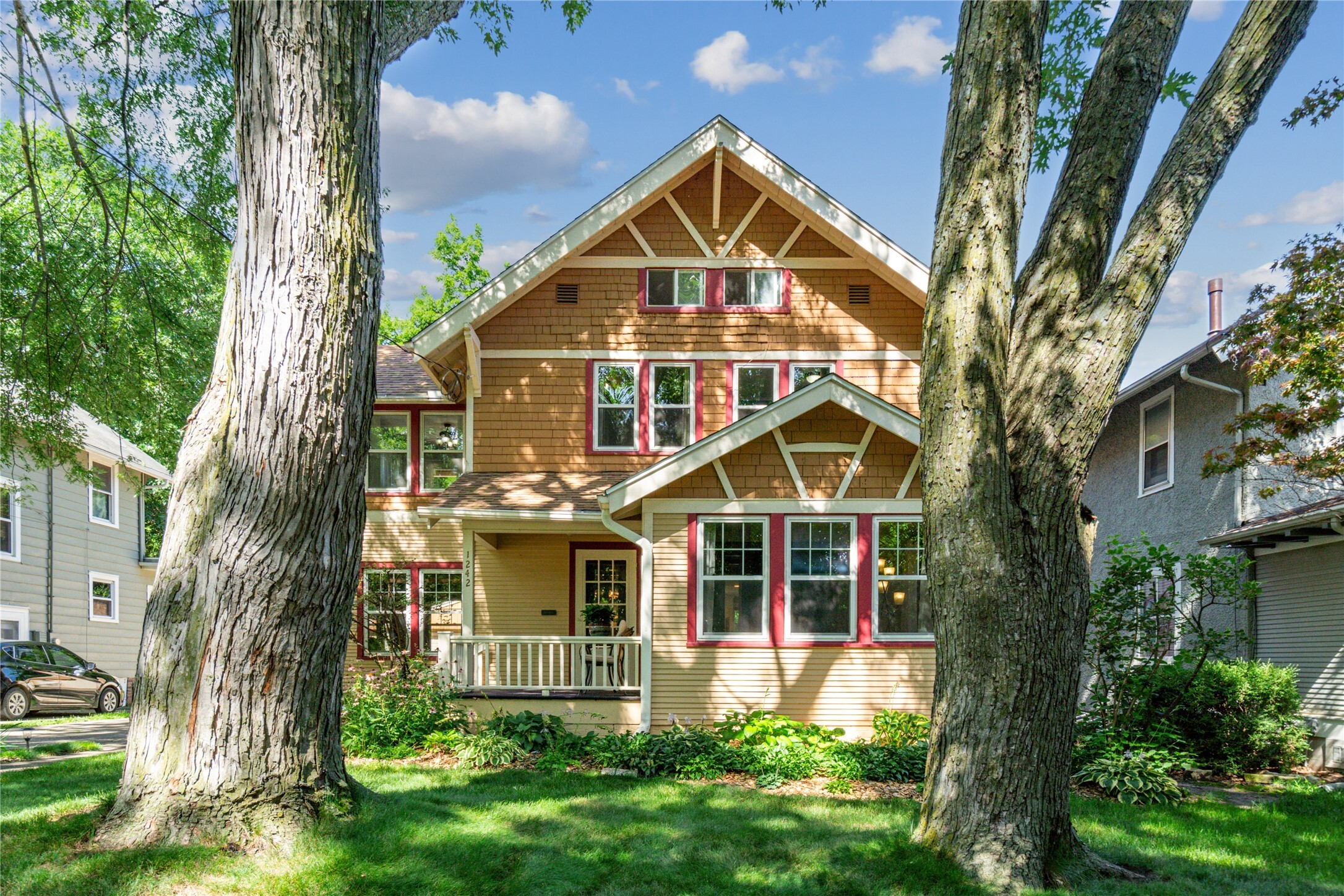 Property Photo: 1242 37th Street IA 50311