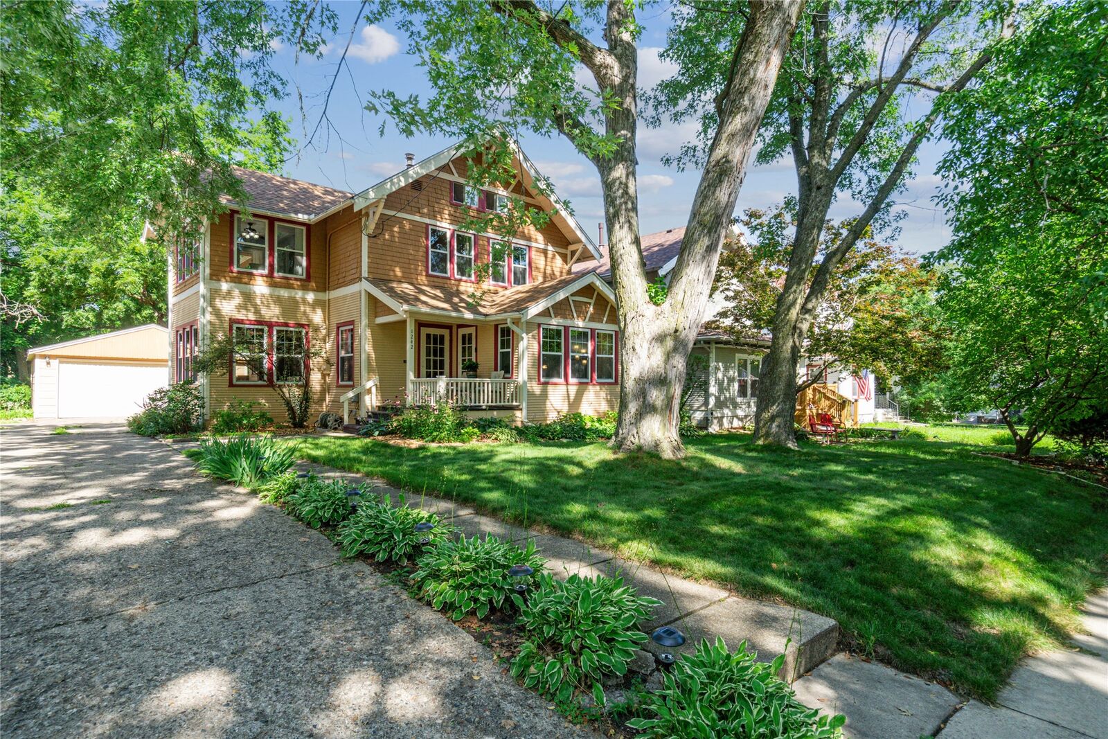 Property Photo:  1242 37th Street  IA 50311 
