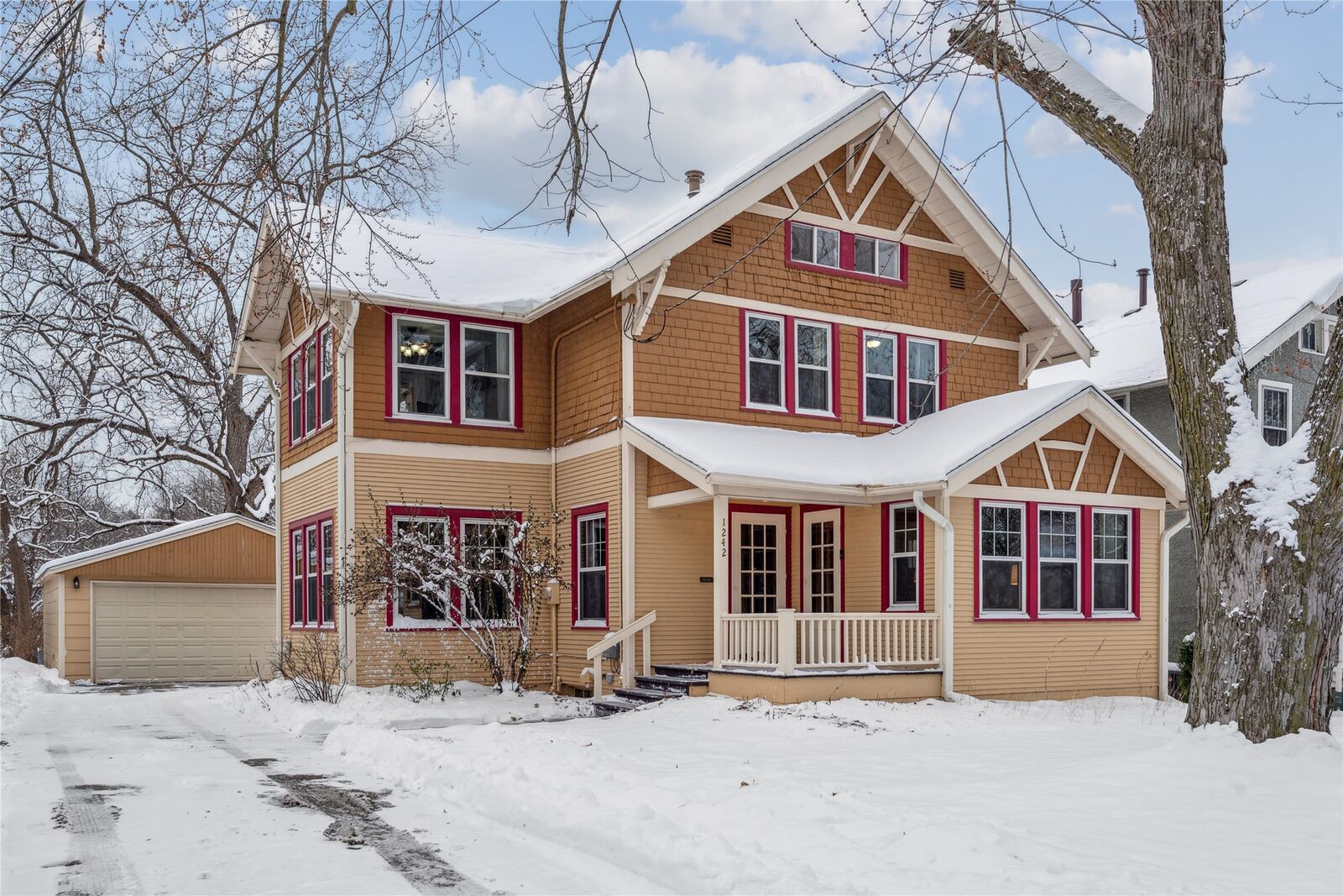 Property Photo: 1242 37th Street IA 50311