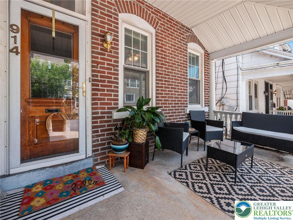 Property Photo:  914 Seneca Street  PA 18015 