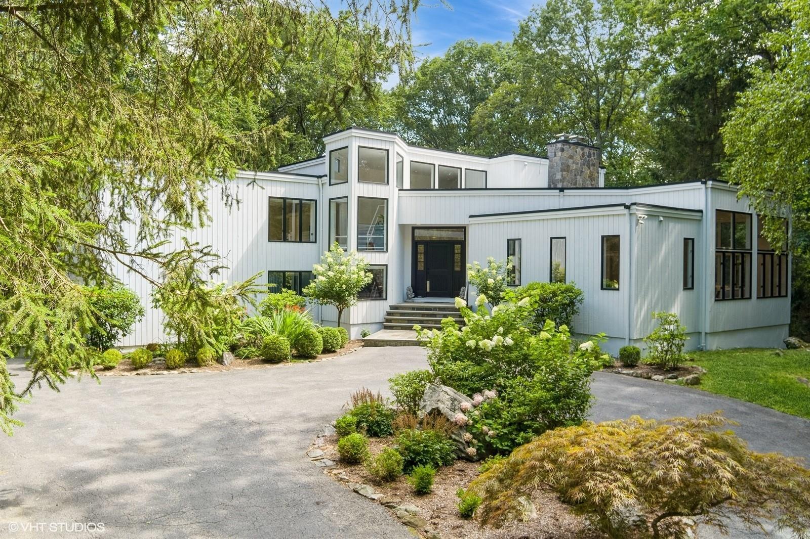 Property Photo:  4 Hemlock Hollow Place  NY 10504 