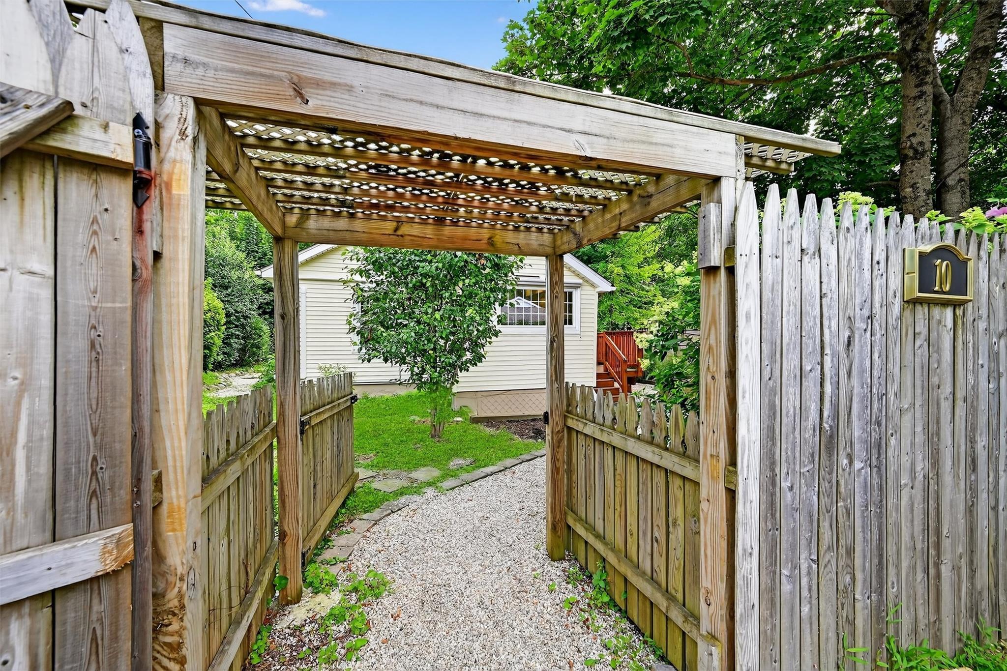 Property Photo:  10 Eagle Street  NY 10950 
