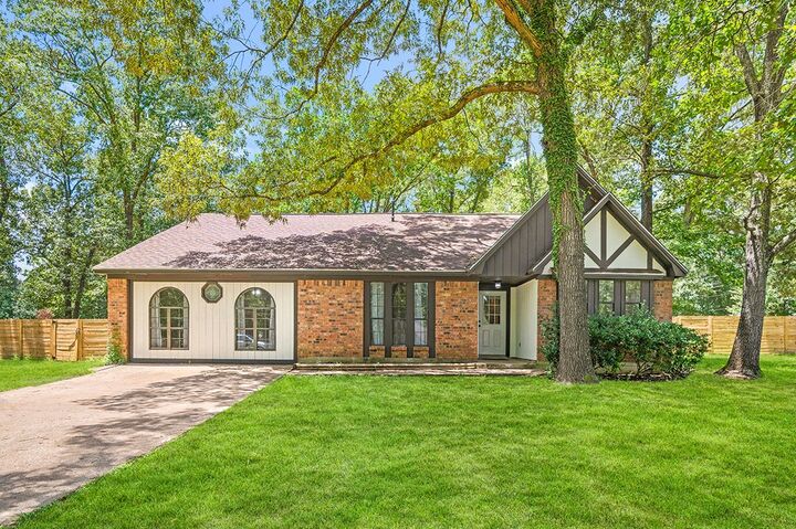 Property Photo:  100 Castle Oaks  TX 75904 
