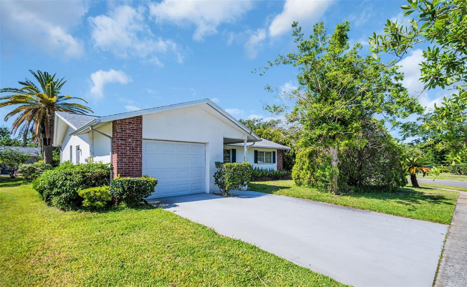 Property Photo: 2950 Curling Court FL 34684
