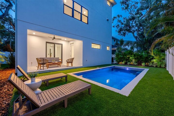 Property Photo:  3228 W Oakellar Avenue  FL 33611 