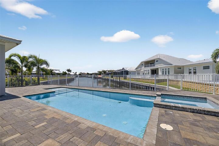 Property Photo: 614 Pinckney Drive FL 33572