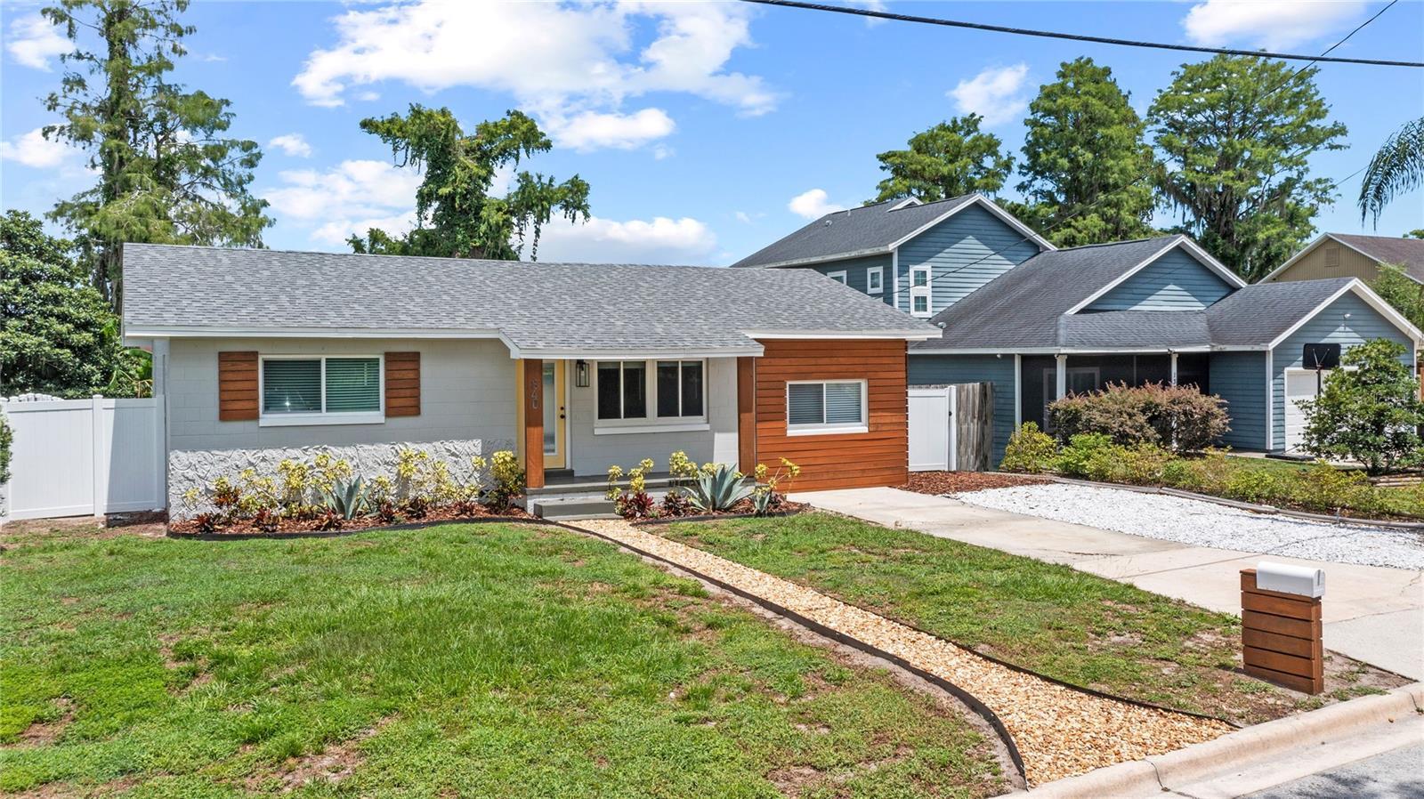 Property Photo:  840 Bethune Drive  FL 32810 