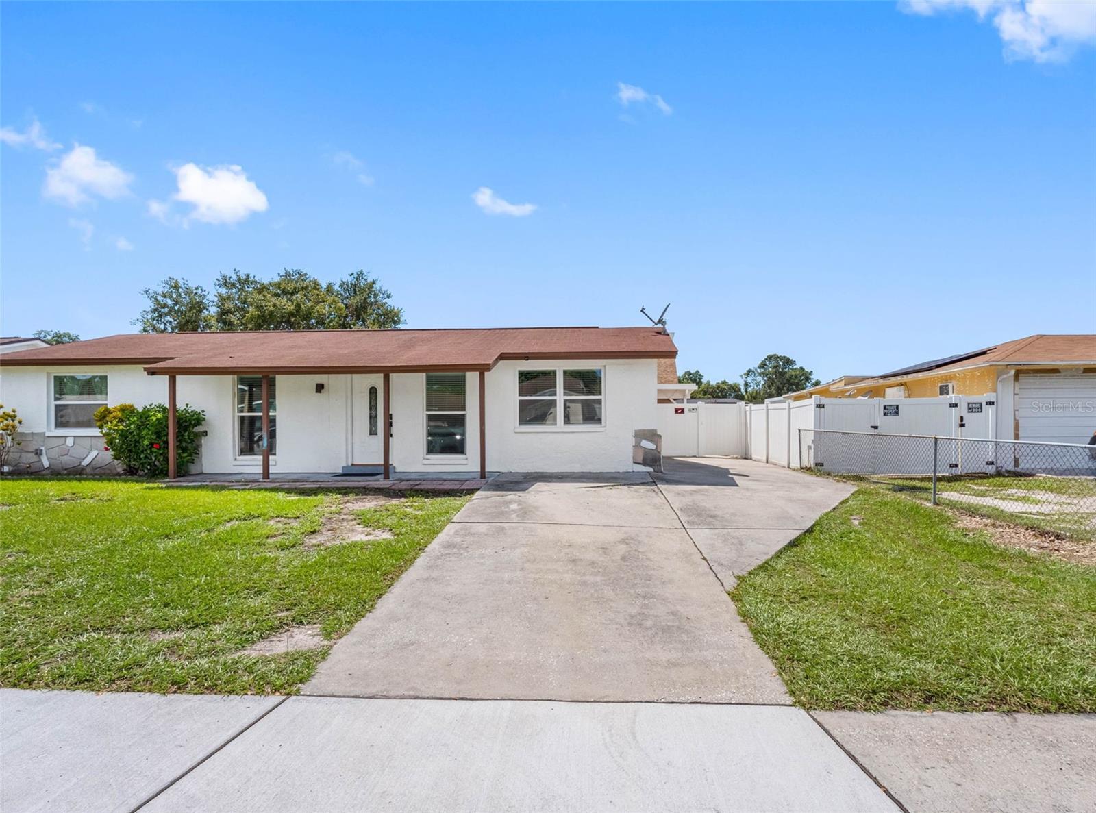 Property Photo:  
