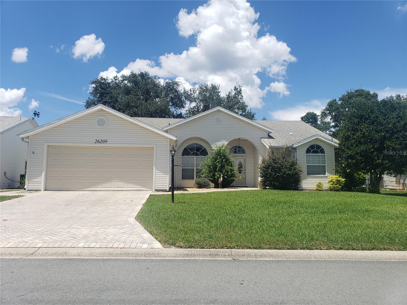 Property Photo: 26209 Glen Eagle Drive FL 34748