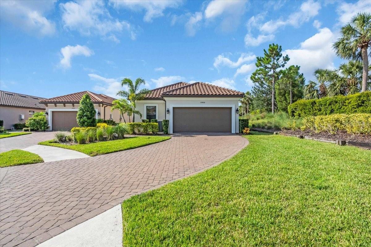 Property Photo: 10406 Inglenook Terrace FL 34221