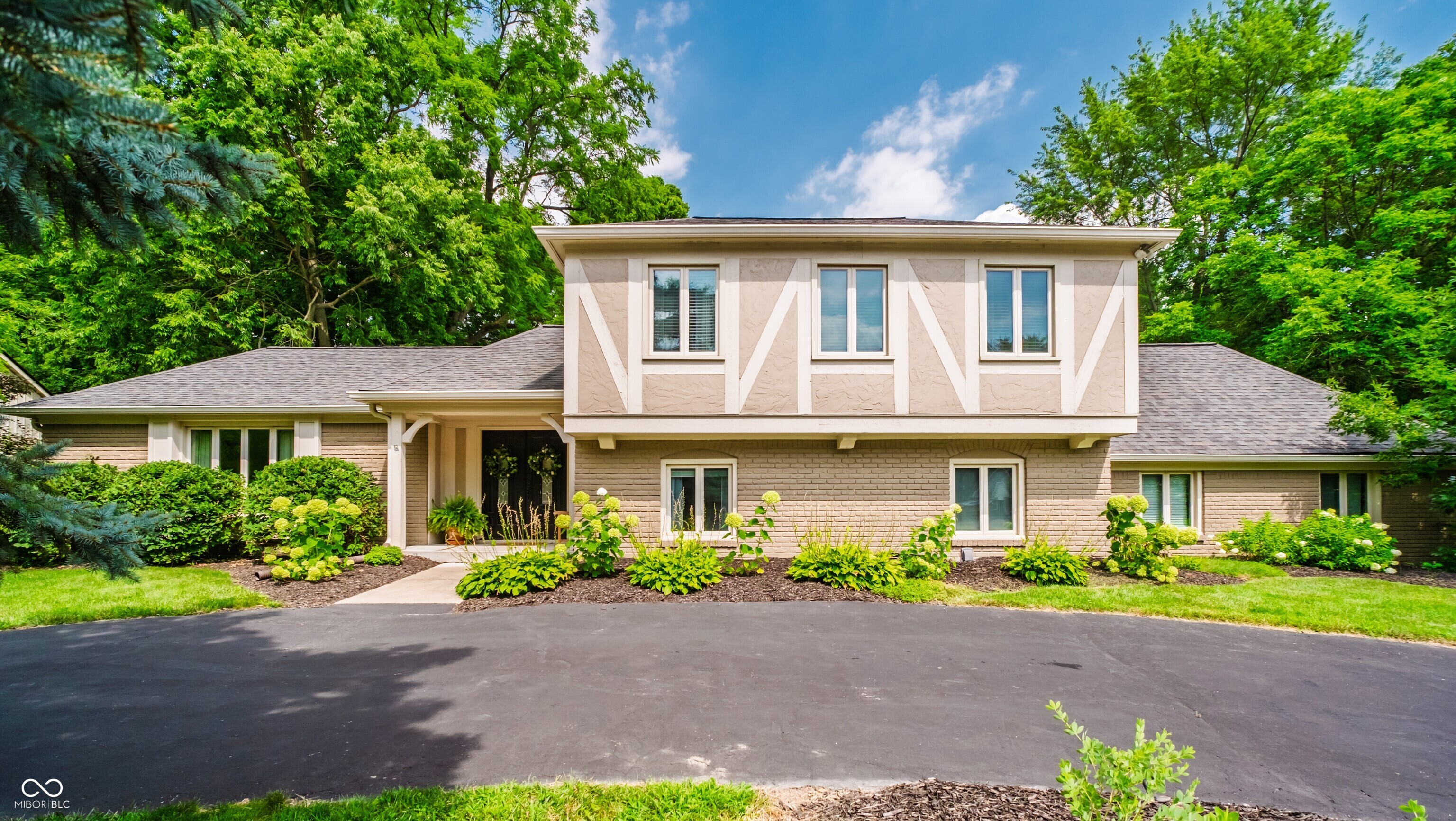 Property Photo: 11909 Rolling Springs Drive IN 46033