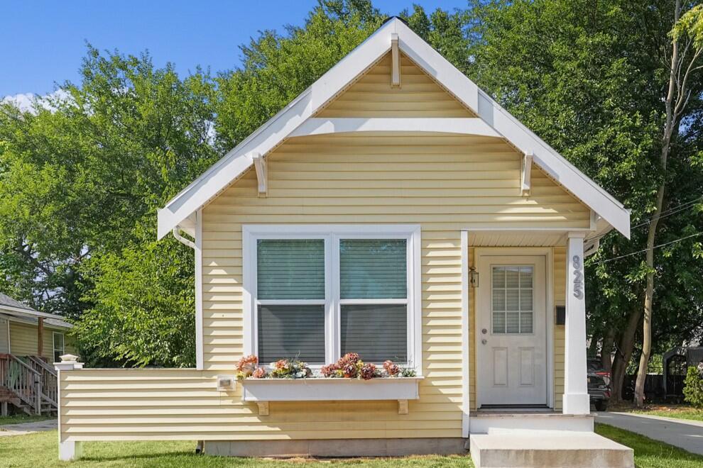 825 Alexander Street SE  Grand Rapids MI 49507 photo