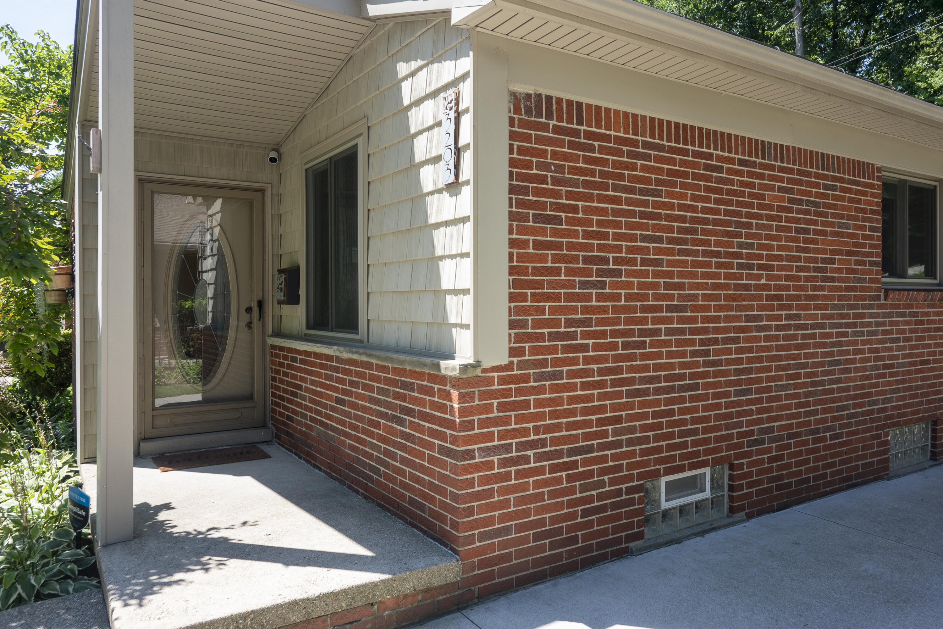 Property Photo: 3203 Sylvan Drive MI 48073