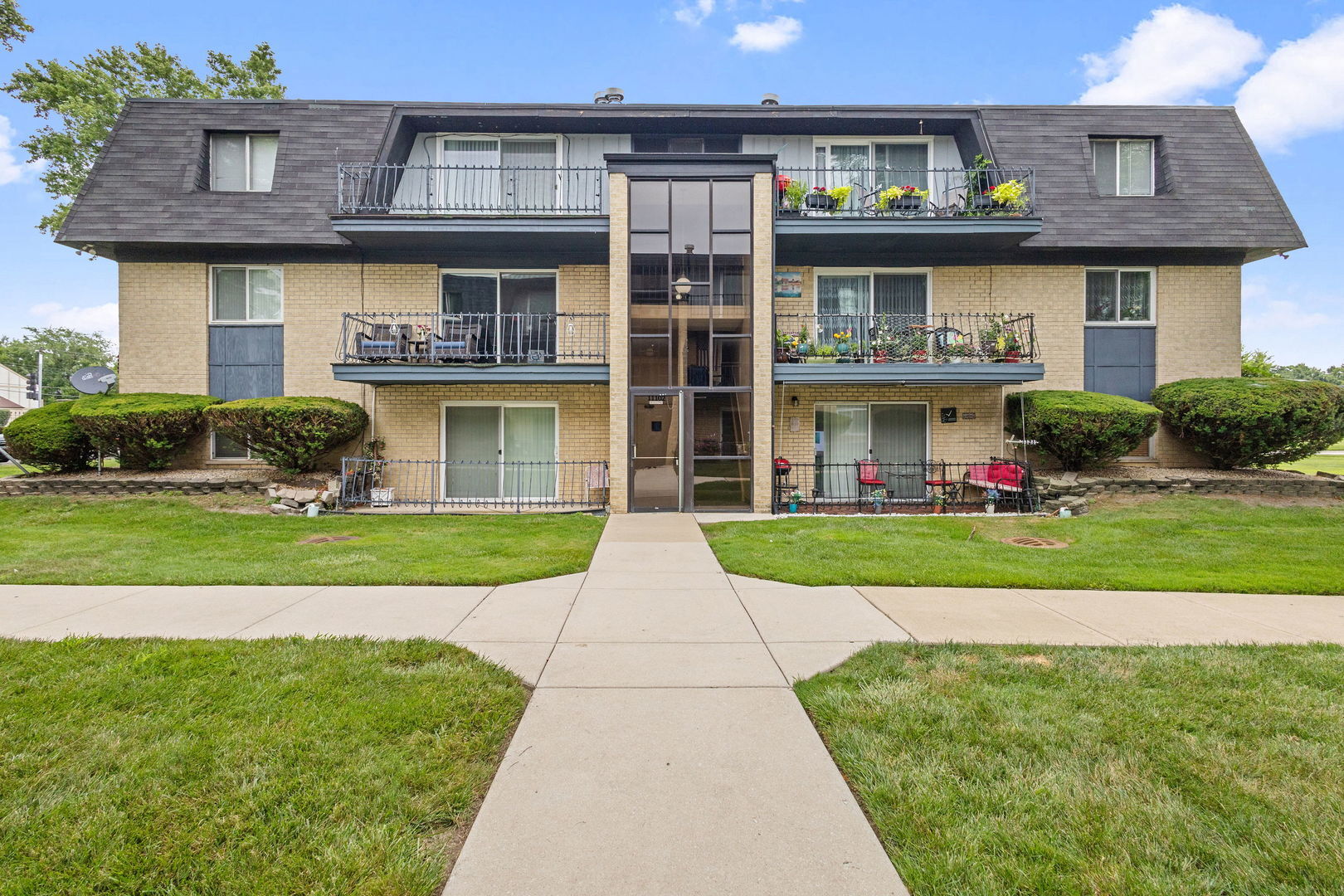 Property Photo: 11102 S 84th Avenue 3B IL 60465