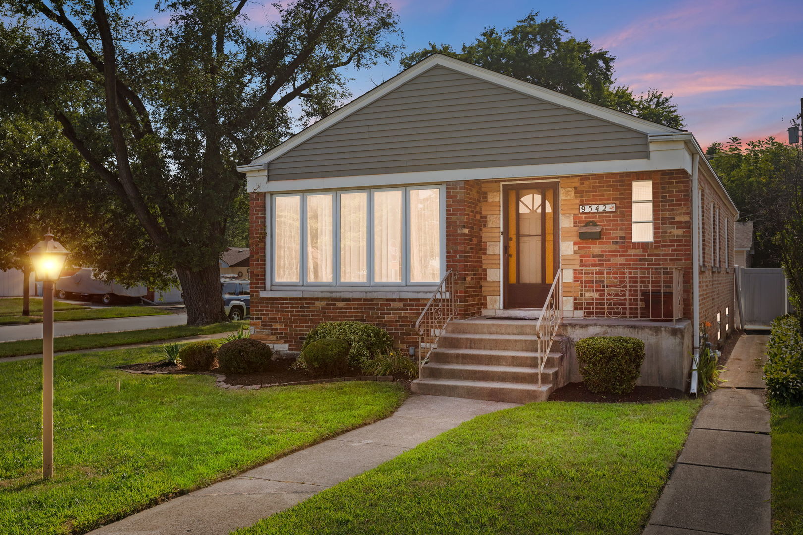 Property Photo: 9542 Massasoit Avenue IL 60453