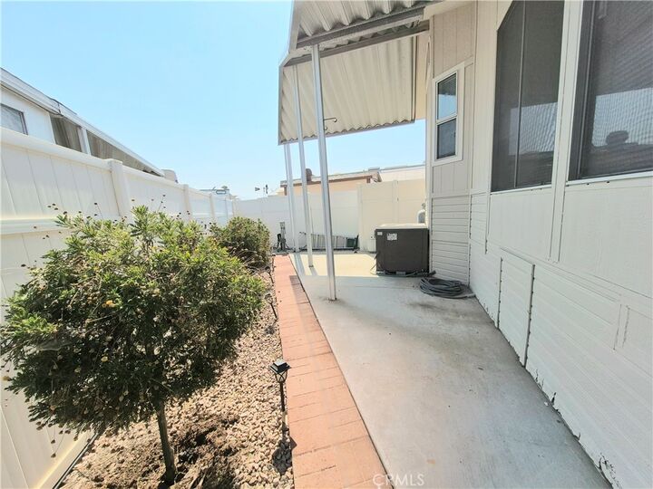 Property Photo:  1295 S Cawston Avenue 90  CA 92545 