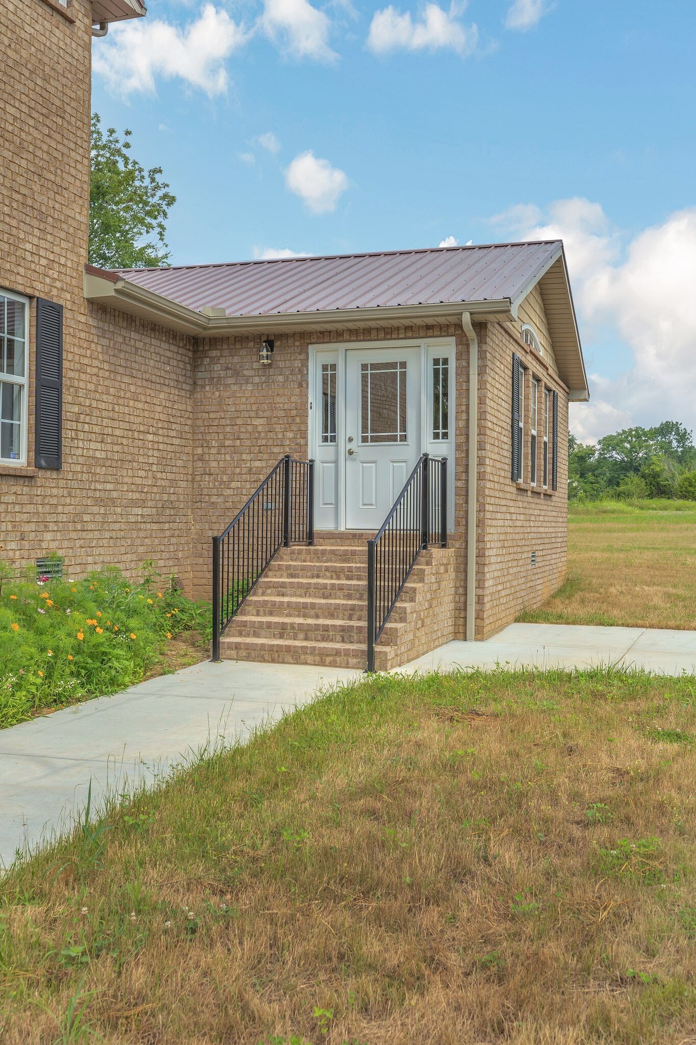 Property Photo: 5065 Craddock Rd TN 37085