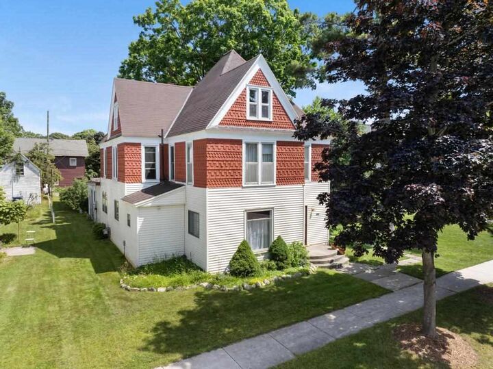 212 Nichols  Charlevoix MI 49720 photo