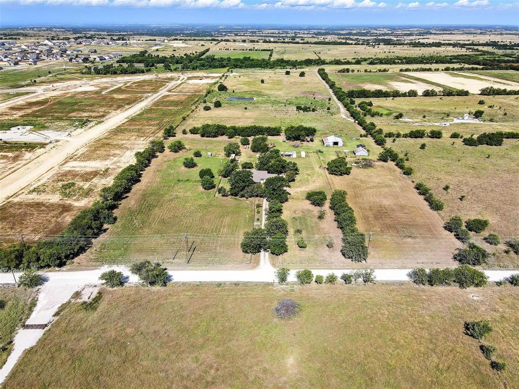 Property Photo:  1521 Pioneer Road  TX 76078 