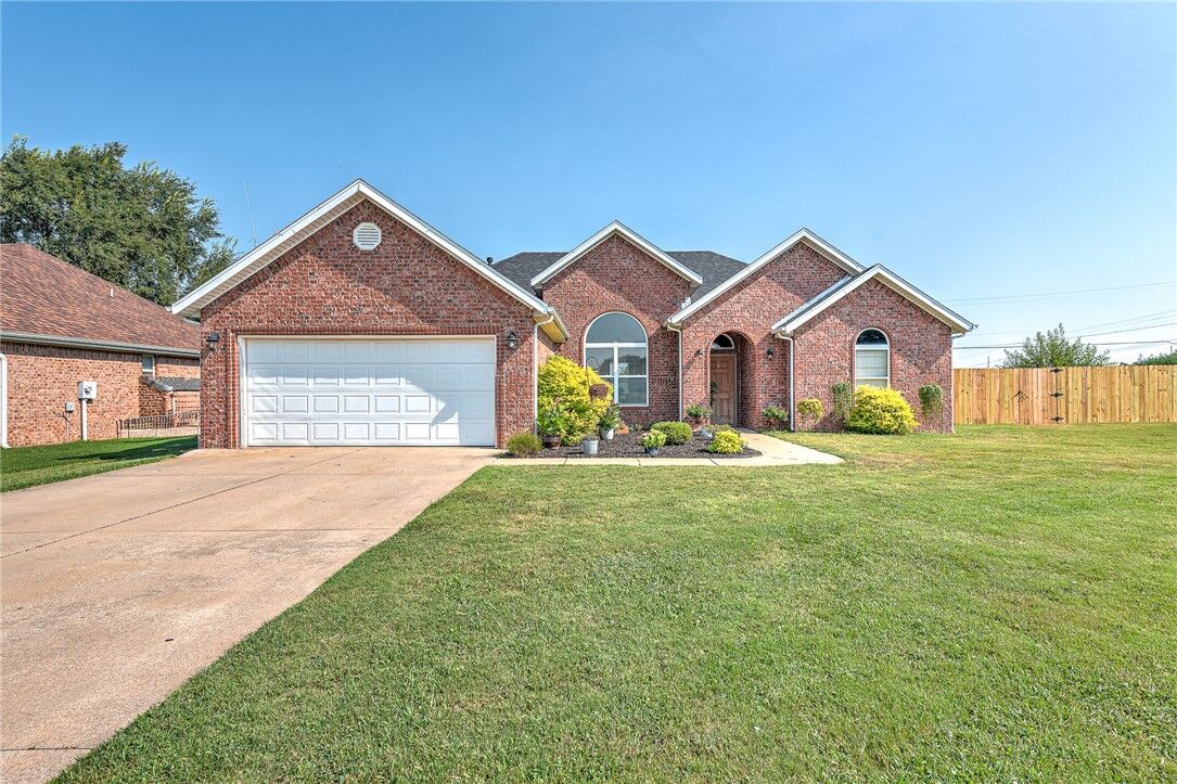 Property Photo: 4102 SW Fieldstone Boulevard AR 72712