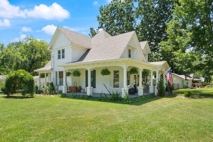 Property Photo:  109 E Bush Street  AR 72753 