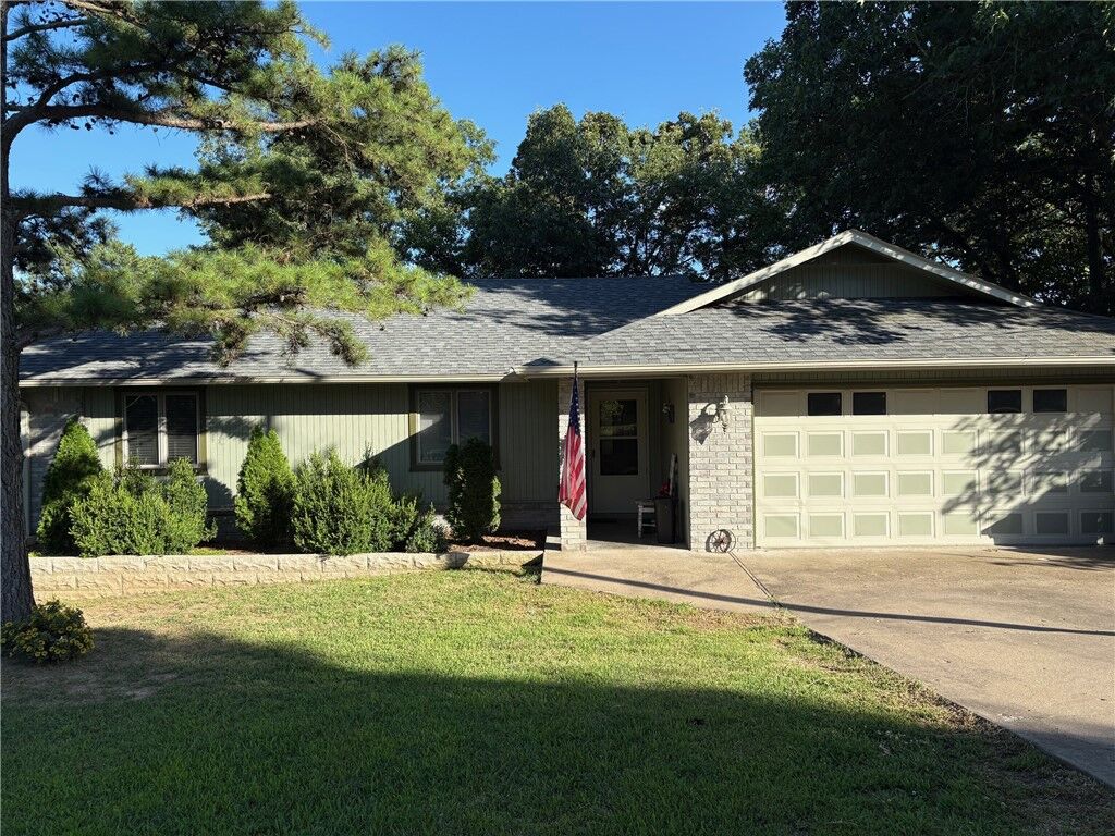 Property Photo: 1 Brighstone Lane AR 72715