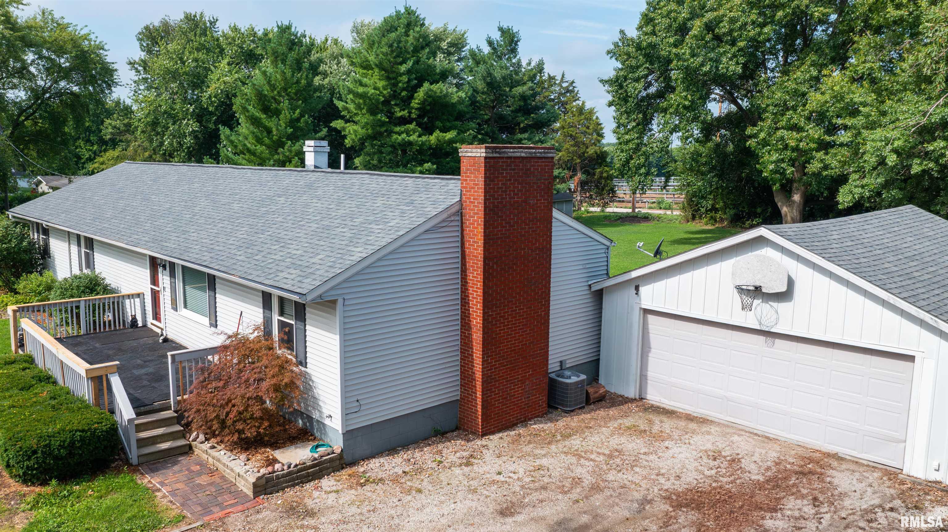 Property Photo:  617 N Santa Fe Avenue  IL 61559 