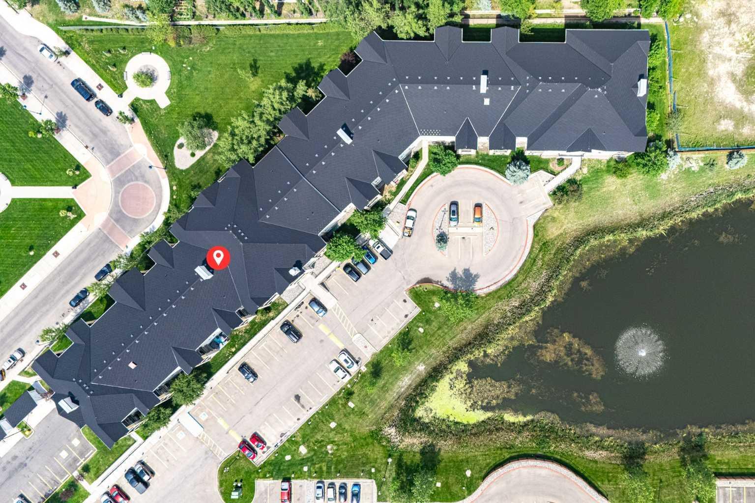 Photo de la propriété: 304 Mackenzie Way SW 8213 AB T4B 3H8