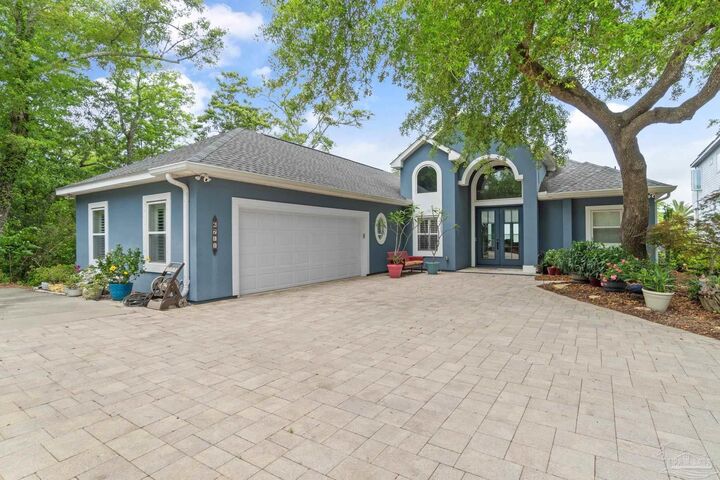 Property Photo: 6711 Tom King Bayou Rd FL 32566