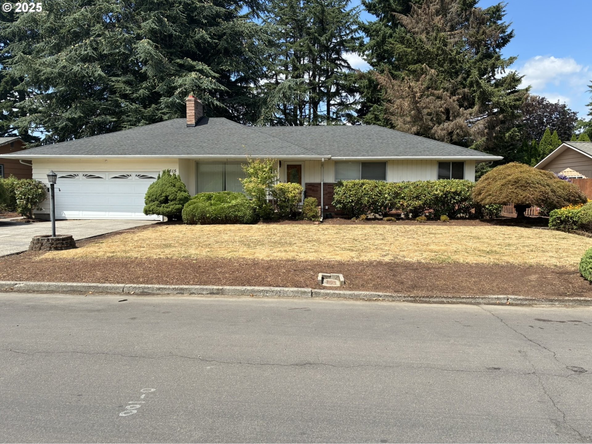 Property Photo:  12615 NE Morris St  OR 97230 
