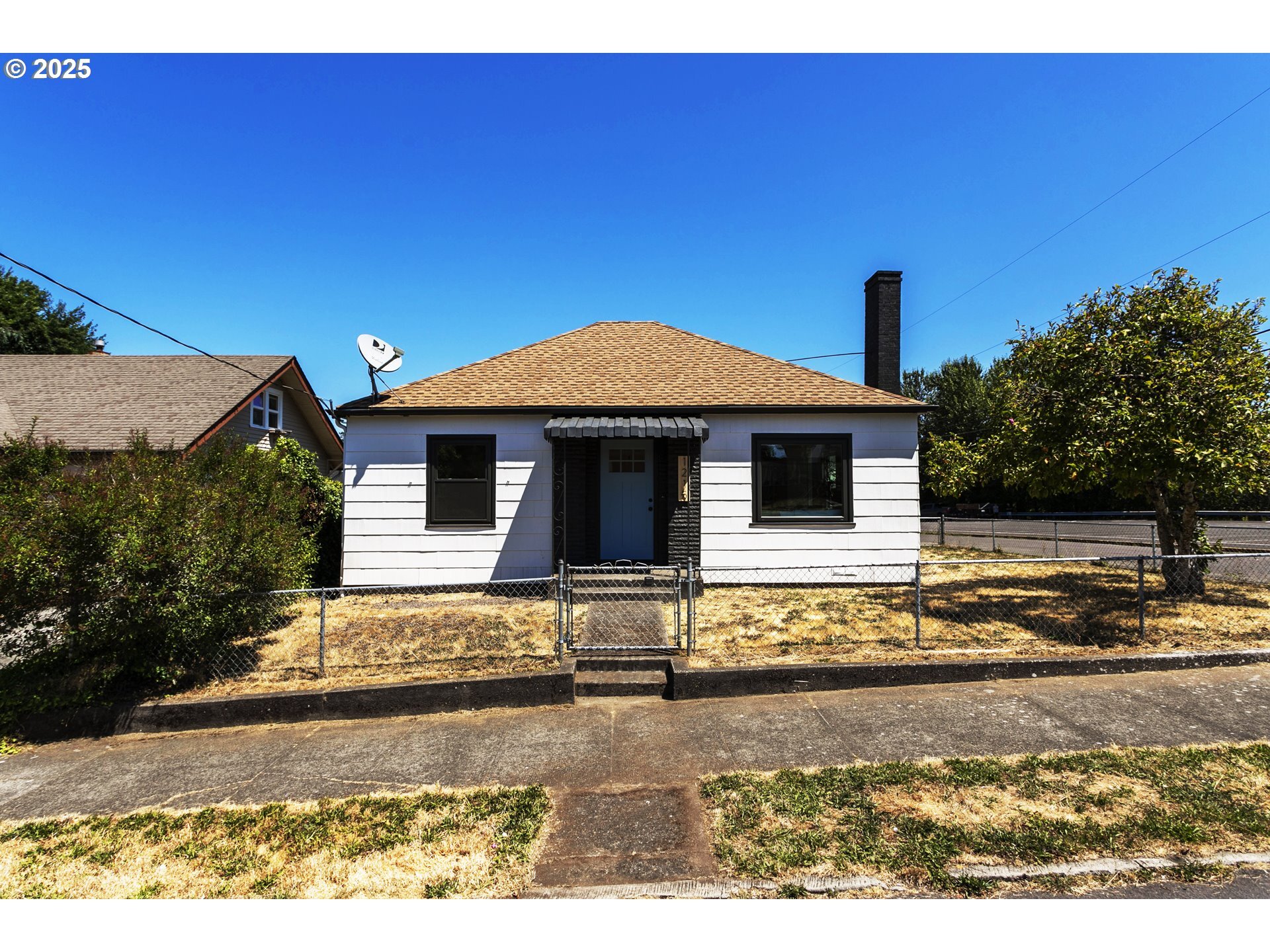 Property Photo: 1215 12th St OR 97045