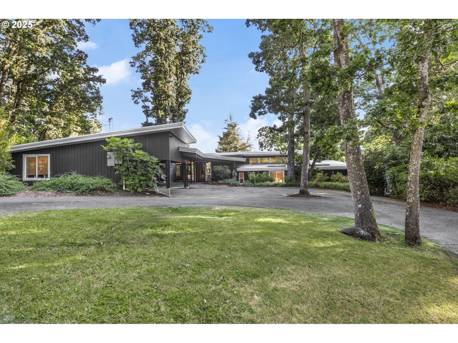 Property Photo: 2606 Spring Blvd OR 97403