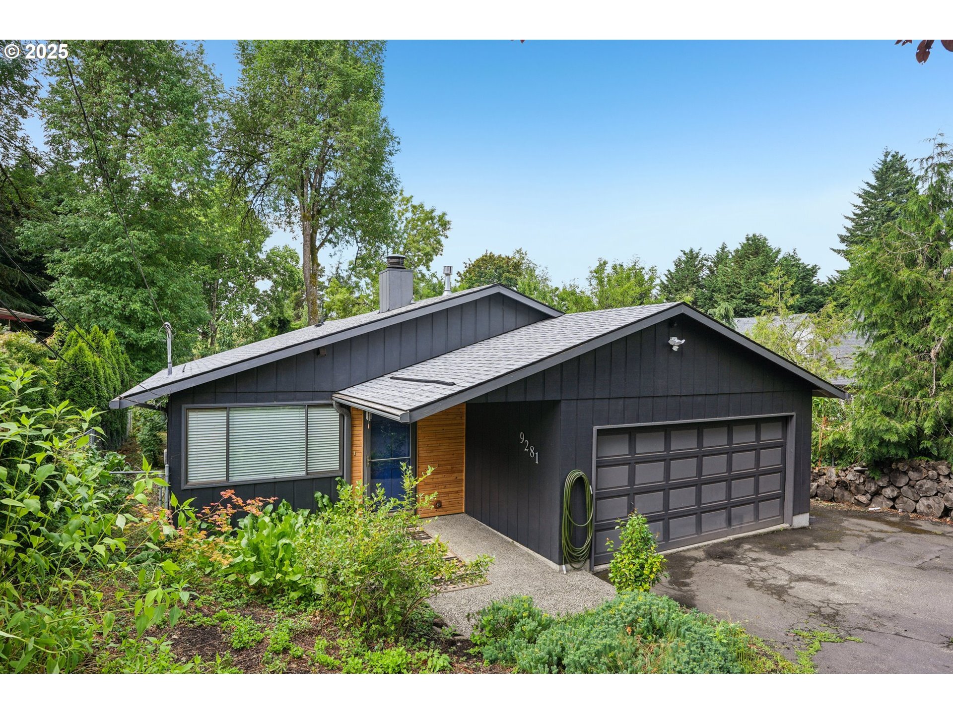 Property Photo: 9281 SW Boones Ferry Rd OR 97219