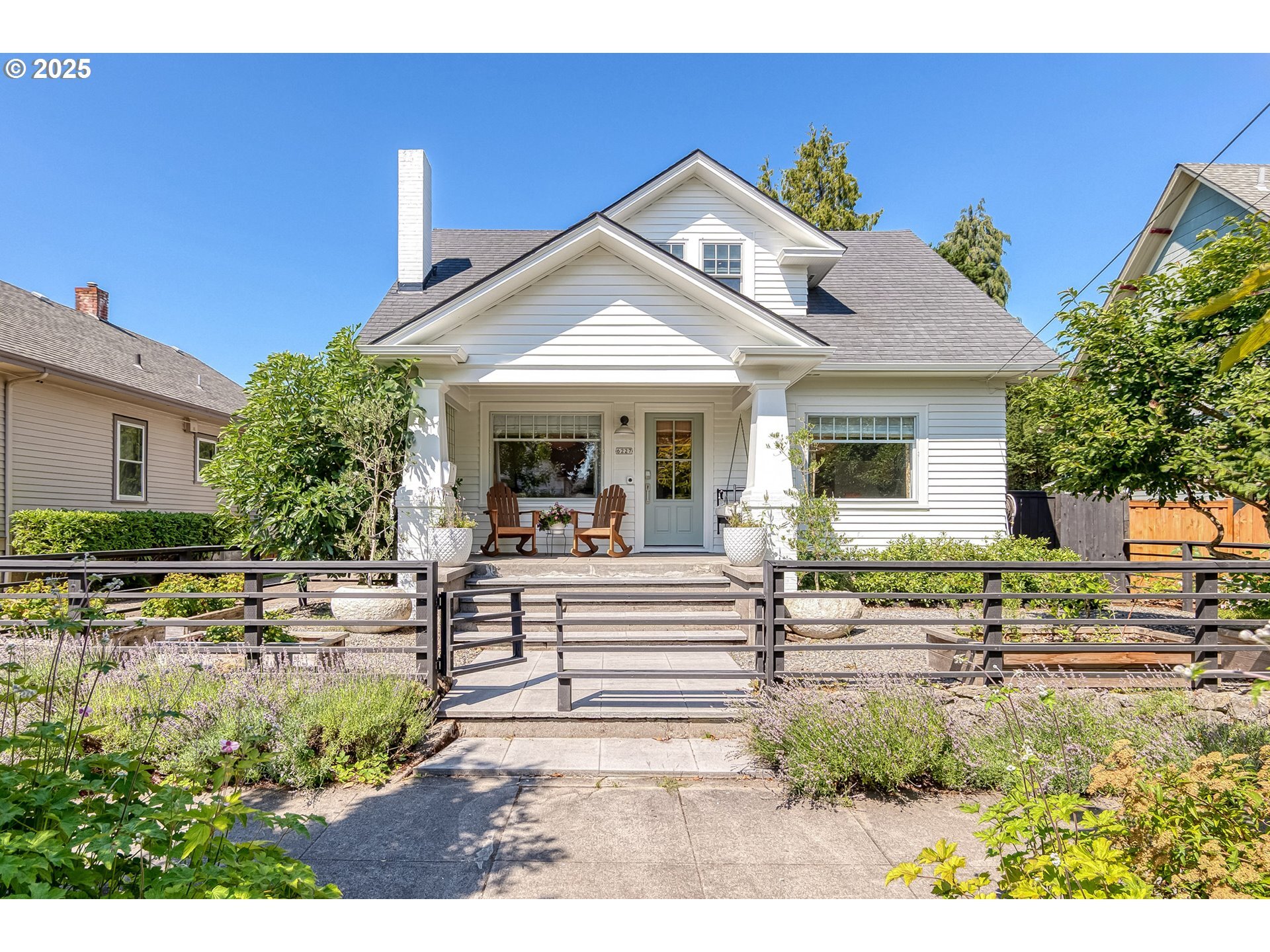 Property Photo:  6227 N Denver Ave  OR 97217 