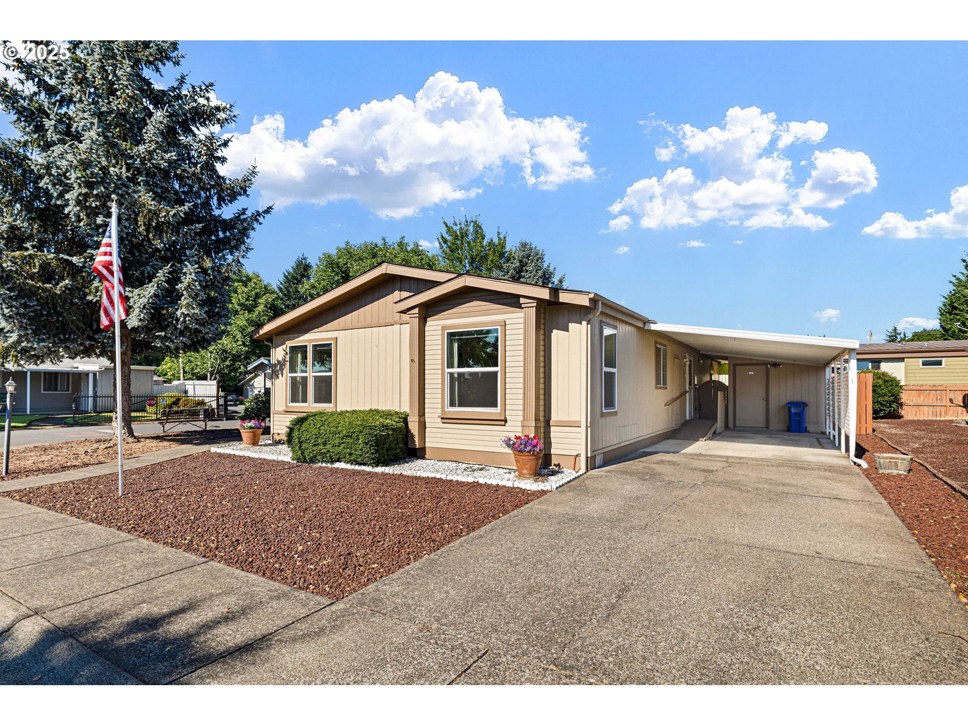 Property Photo:  3700 Babcock Ln 67  OR 97401 
