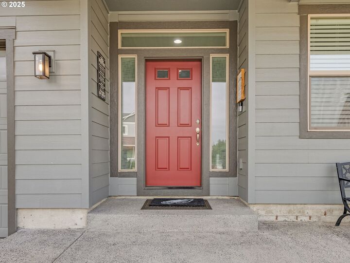 Property Photo:  703 E Tanoak Ave  WA 98629 