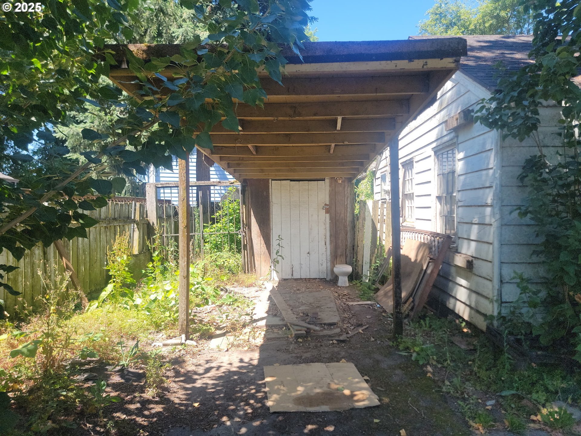 Property Photo:  9403 NE Gertz Ct  OR 97211 