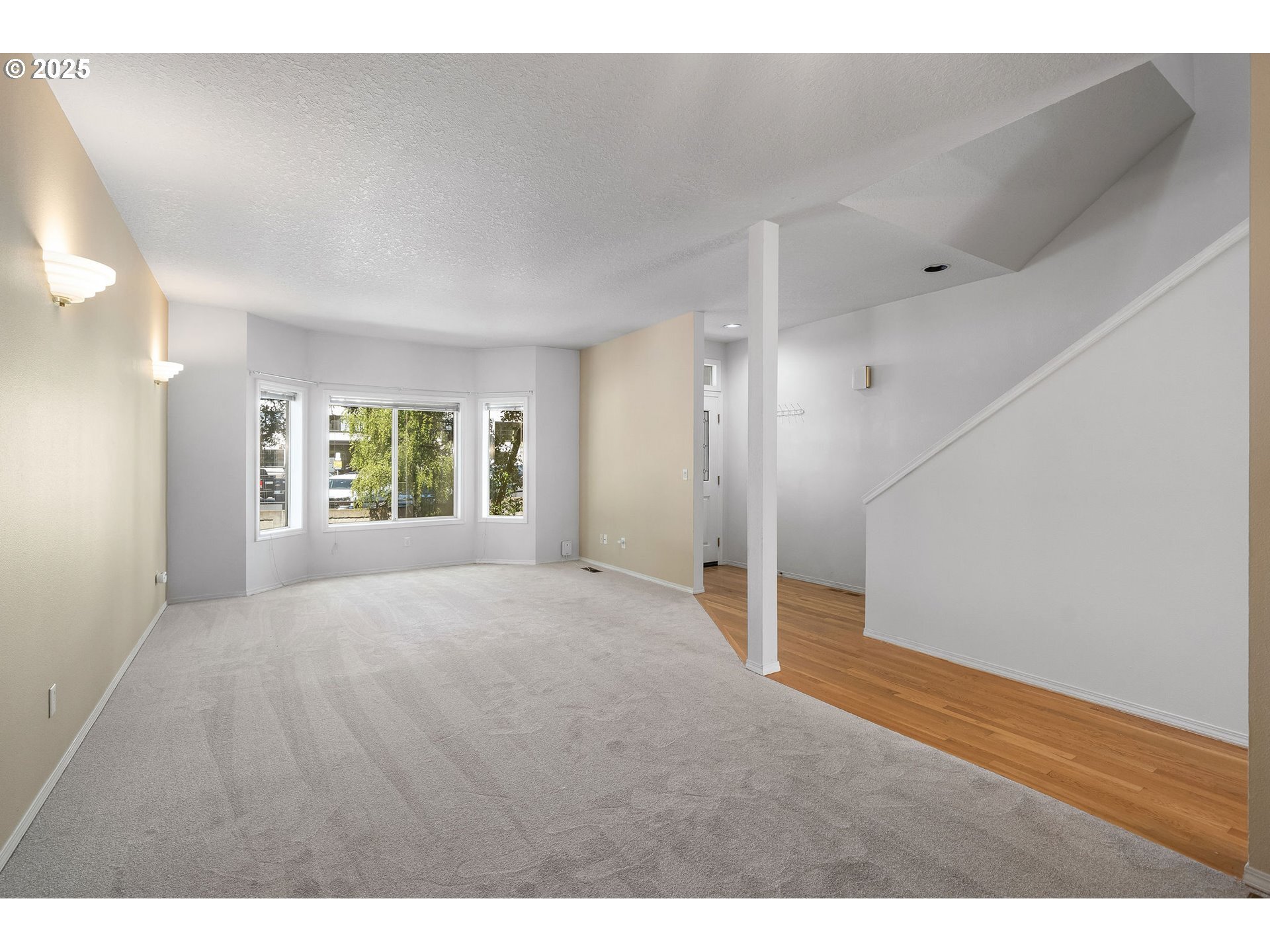 Property Photo:  236 S Sweeney St  OR 97239 