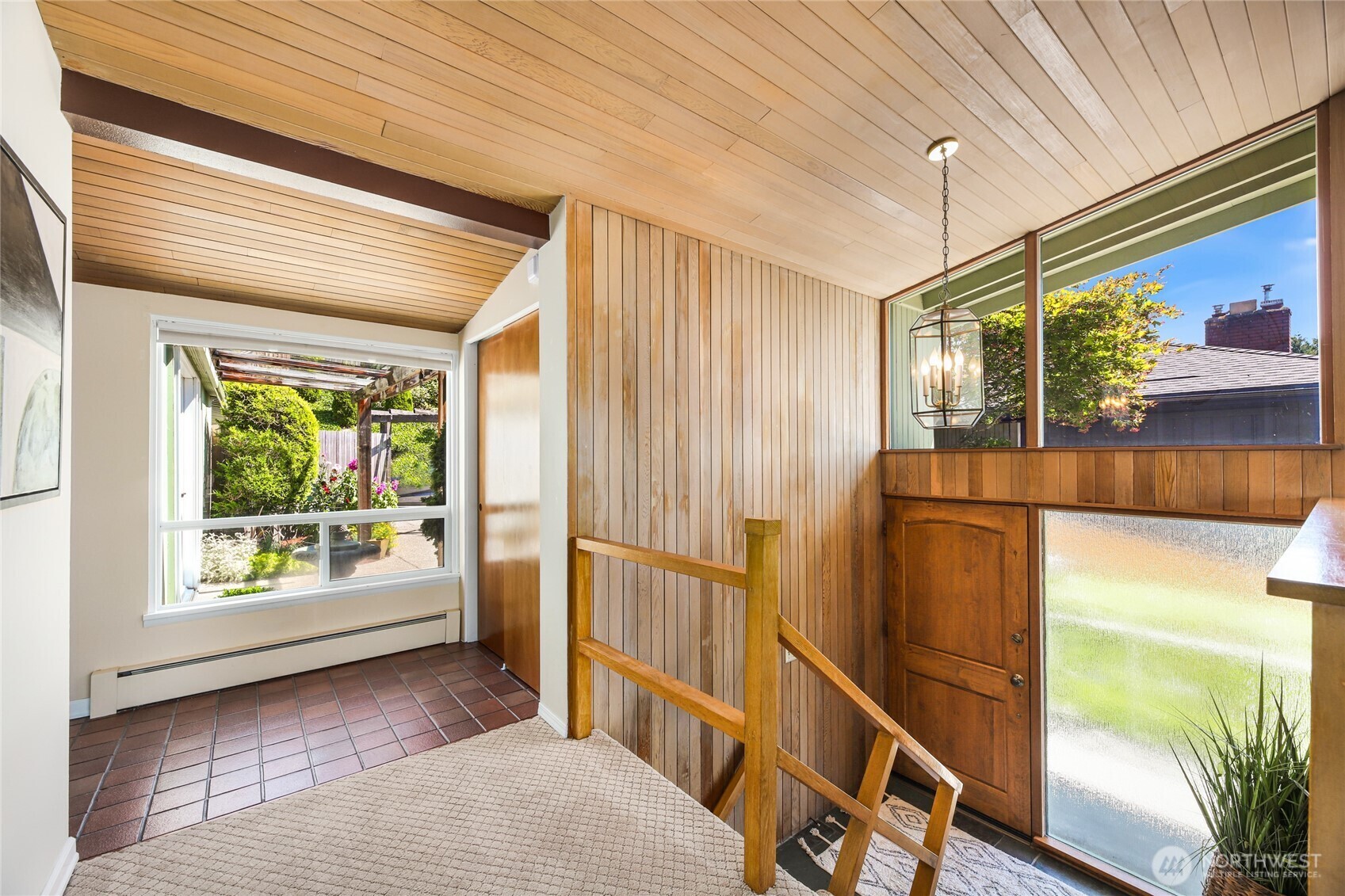 Property Photo: 8712 Fauntlee Crest SW WA 98136